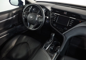 Подержанный автомобиль Toyota Camry Sedan 2019 года (8 фото)