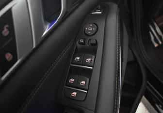 Подержанный автомобиль BMW X5 2019 года (19 фото)
