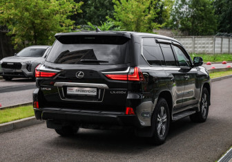 Подержанный автомобиль Lexus LX 2019 года (6 фото)