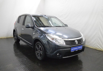Подержанный автомобиль Renault Sandero 2011 года (3 фото)