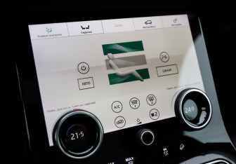 Подержанный автомобиль Land Rover Range Rover Velar 2019 года (19 фото)