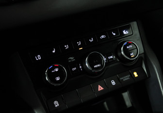 Подержанный автомобиль Skoda Karoq 2021 года (15 фото)