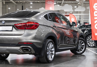 Подержанный автомобиль BMW X6 2019 года (10 фото)