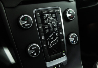 Подержанный автомобиль Volvo V40 Cross Country 2013 года (15 фото)