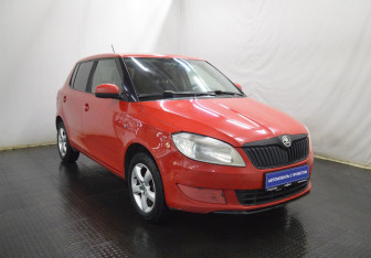 Подержанный автомобиль Skoda Fabia Hatchback 2013 года (3 фото)