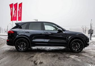 Подержанный автомобиль Porsche Cayenne 2014 года (6 фото)