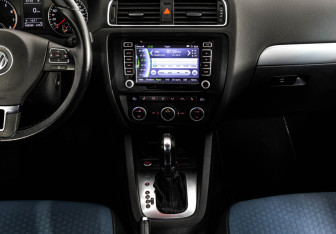 Подержанный автомобиль Volkswagen Jetta Sedan 2013 года (14 фото)