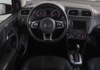 Подержанный автомобиль Volkswagen Polo Sedan 2019 года (10 фото)