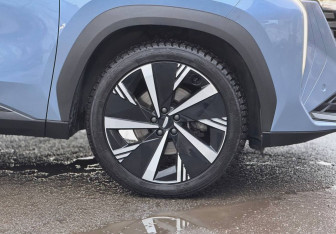 Подержанный автомобиль Geely Atlas 2024 года (10 фото)