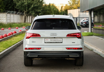Подержанный автомобиль Audi Q5 2021 года (7 фото)