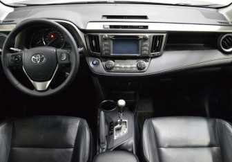 Подержанный автомобиль Toyota RAV4 2014 года (14 фото)