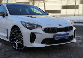 Подержанный автомобиль Kia Stinger 2018 года (8 фото)