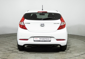 Подержанный автомобиль Hyundai Solaris Hatchback 2015 года (6 фото)