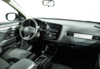Подержанный автомобиль Mitsubishi Outlander 2013 года (10 фото)
