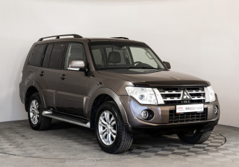 Подержанный автомобиль Mitsubishi Pajero 2012 года (3 фото)