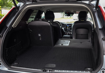 Подержанный автомобиль Volvo XC60 2020 года (32 фото)