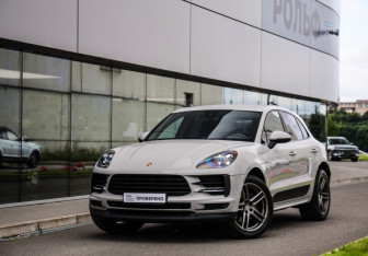 Подержанный автомобиль Porsche Macan 2019 года (10 фото)