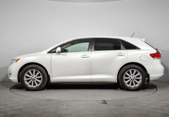 Подержанный автомобиль Toyota Venza 2009 года (8 фото)