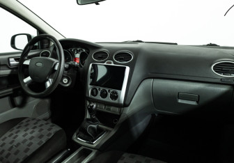 Подержанный автомобиль Ford Focus Hatchback 2008 года (9 фото)