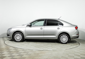 Подержанный автомобиль Skoda Rapid Liftback 2020 года (8 фото)