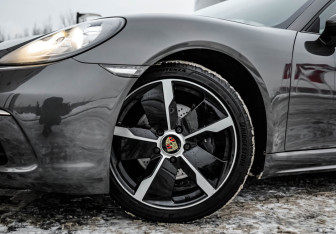 Подержанный автомобиль Porsche Cayman 2017 года (3 фото)