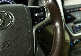 Подержанный автомобиль Toyota Land Cruiser Suv 2015 года (51 фото)