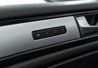 Подержанный автомобиль Volkswagen Touareg 2011 года (16 фото)