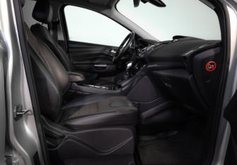 Подержанный автомобиль Ford Kuga 2016 года (21 фото)