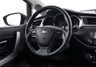 Подержанный автомобиль Kia Ceed Wagon 2018 года (14 фото)
