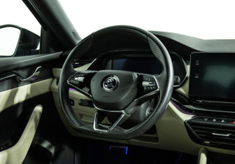 Подержанный автомобиль Skoda Octavia Liftback 2022 года (15 фото)