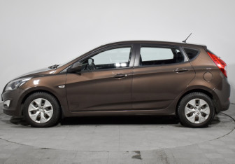 Подержанный автомобиль Hyundai Solaris Hatchback 2015 года (8 фото)