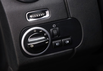 Подержанный автомобиль Land Rover Discovery 2009 года (23 фото)