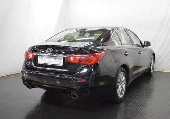 Подержанный автомобиль Infiniti Q50 2015 года (5 фото)