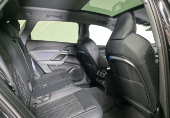 Подержанный автомобиль Audi Q5 2025 года (11 фото)