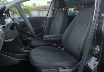 Подержанный автомобиль Volkswagen Polo Sedan 2011 года (8 фото)