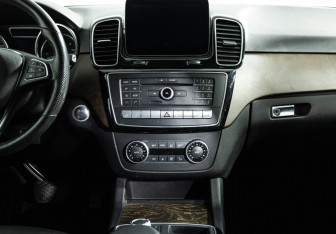 Подержанный автомобиль Mercedes-Benz GLE 2017 года (14 фото)