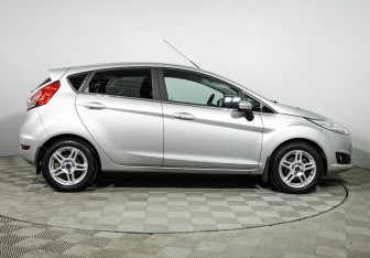 Подержанный автомобиль Ford Fiesta Hatchback 2016 года (4 фото)