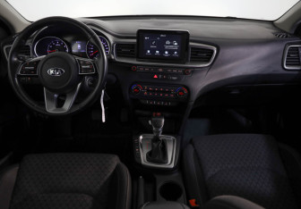 Подержанный автомобиль Kia Ceed Hatchback 2019 года (9 фото)