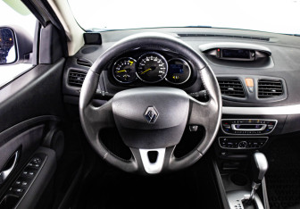 Подержанный автомобиль Renault Megane Hatchback 2011 года (10 фото)