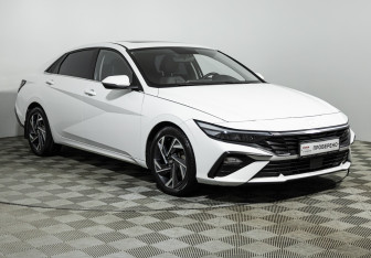 Подержанный автомобиль Hyundai Elantra Sedan 2023 года (3 фото)