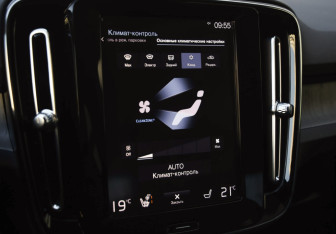 Подержанный автомобиль Volvo XC40 2021 года (19 фото)