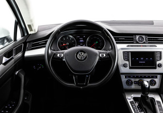 Подержанный автомобиль Volkswagen Passat Sedan 2016 года (16 фото)