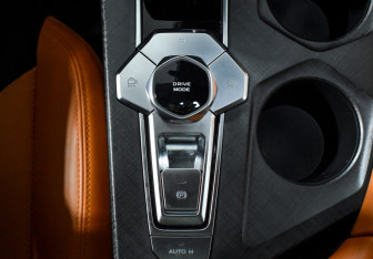 Подержанный автомобиль Changan UNI-V 2023 года (12 фото)