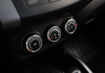 Подержанный автомобиль Mitsubishi Outlander 2011 года (15 фото)