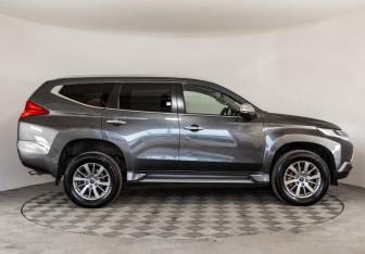 Подержанный автомобиль Mitsubishi Pajero Sport 2018 года (4 фото)