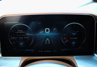 Подержанный автомобиль Hongqi H9 2024 года (12 фото)