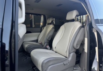 Подержанный автомобиль Kia Carnival 2020 года (22 фото)