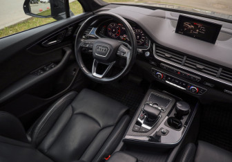 Подержанный автомобиль Audi Q7 2018 года (12 фото)