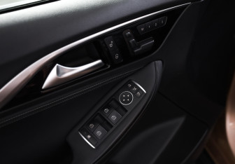 Подержанный автомобиль Infiniti QX30 2017 года (22 фото)