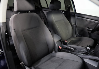 Подержанный автомобиль Volkswagen Golf Hatchback 2005 года (19 фото)